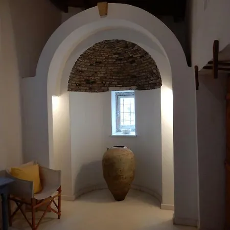 The Six Arches Mansion - 